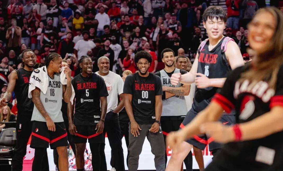 包含波特兰开拓者训练开放日,集结日防线松动引欢呼,CBA季后赛在即,球队文化再被提及的词条 包含波特兰开拓者训练开放日,集结日防线松动引欢呼,CBA季后赛在即,球队文化再被提及的词条