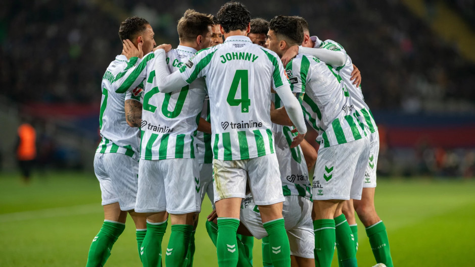 国际比赛日西甲传出新动向；芝加哥公牛内部沟通；管理层表态——球迷炸锅；年轻球员得到机会的简单介绍