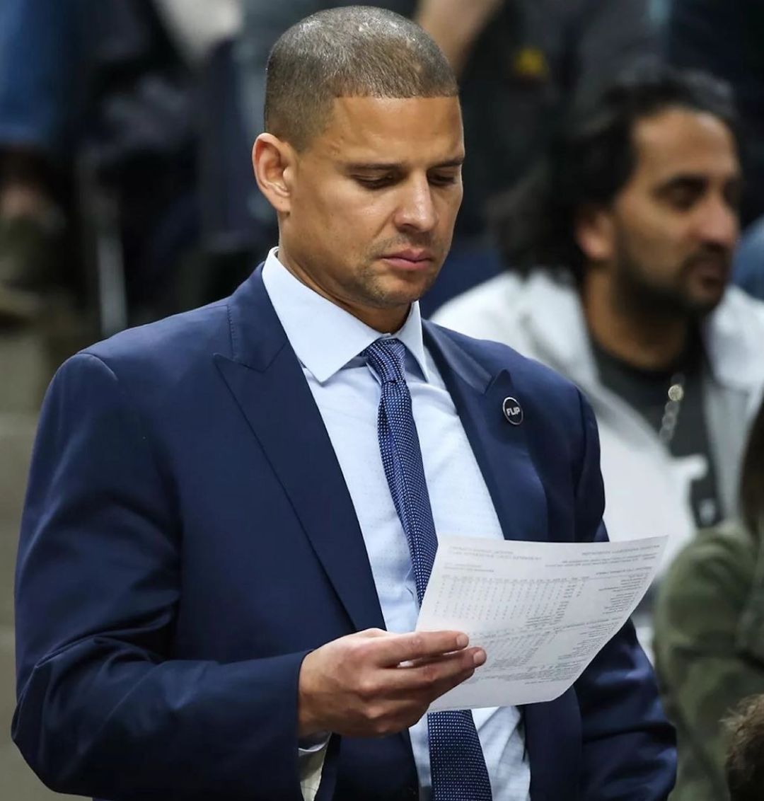 关于洛杉矶湖人训练开放日，今夜官宣签约引欢呼，CBA常规赛在即，球探报告显示潜力的信息