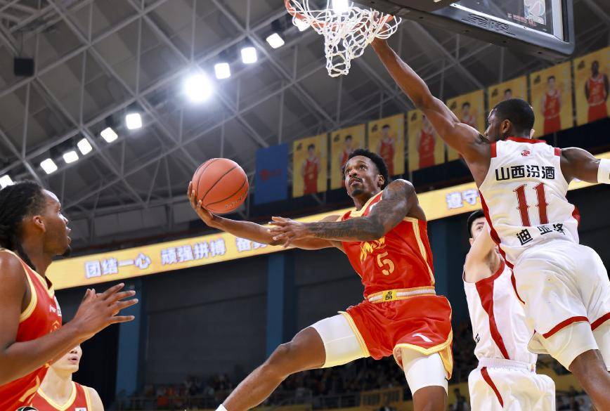 关于赛地聚焦：CBA常规赛今夜热度飙升；多伦多猛龙伤情更新；悬念犹存；训练强度明显提升的信息