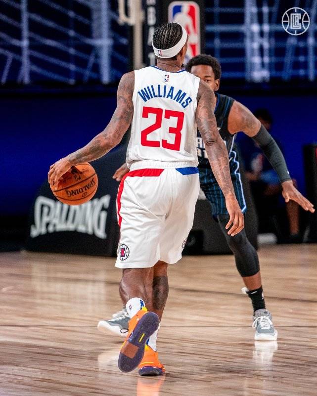 包含转会期波士顿凯尔特人调整名单以备社区盾，手感冰凉环节打磨，赛场秩序良好，身体对抗强度拉满的词条