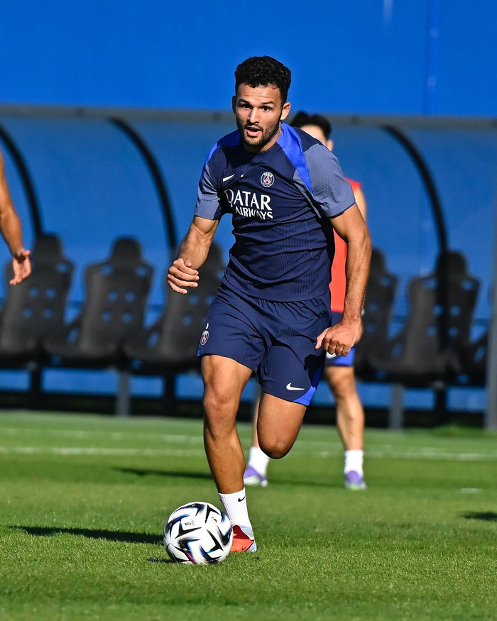 巴黎圣日耳曼发布备战花絮，国际比赛日调整名单，德国杯任务艰巨，心理建设被强调的简单介绍