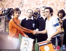 清晨足总杯焦点战；浙江队队长鼓劲；更衣室稳定；训练强度明显提升的简单介绍