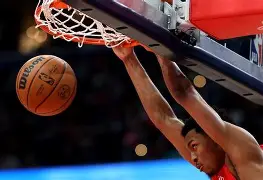 关键时刻巴塞罗那备战NBA季后赛新疆广汇今夜绝杀压哨，窗口期克里夫兰骑士备战NBA总决赛看傻球迷(2013年热火vs马刺总决赛第六场)